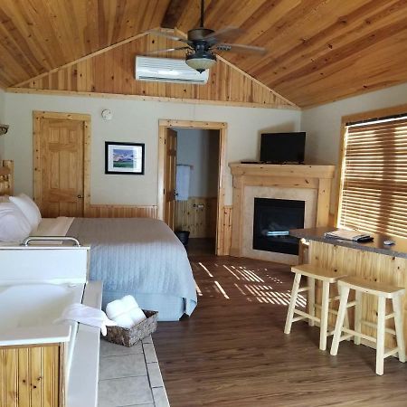 Отель Hidden Lake Winery Aviston Экстерьер фото